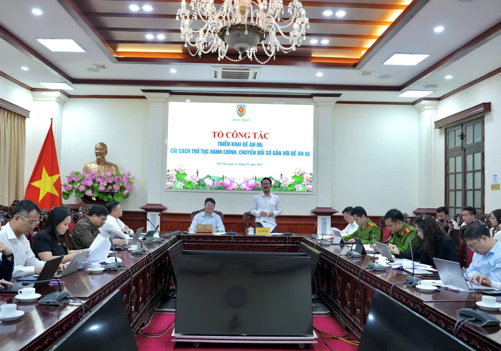 Bộ Tư pháp đang xây dựng nhiều cơ sở dữ liệu phục vụ cải cách thủ tục hành chính. Ảnh: Hoàng Huy Thủ tục hành chính cơ sở dữ liệu c06.jpg