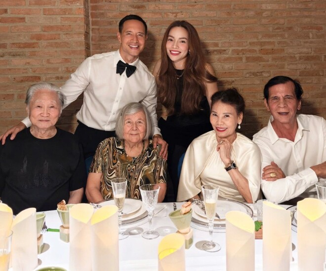 Hồ Ngọc Hà tổ chức sinh nhật, bố mẹ 2 nhà có mặt chúc mừng nữ ca sĩ.