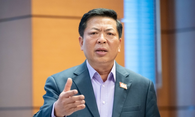 Bộ trưởng Xây dựng Trần Hồng Minh phát biểu tại thảo luận tổ ngày 7/11. Ảnh: Đại biểu Nhân dân