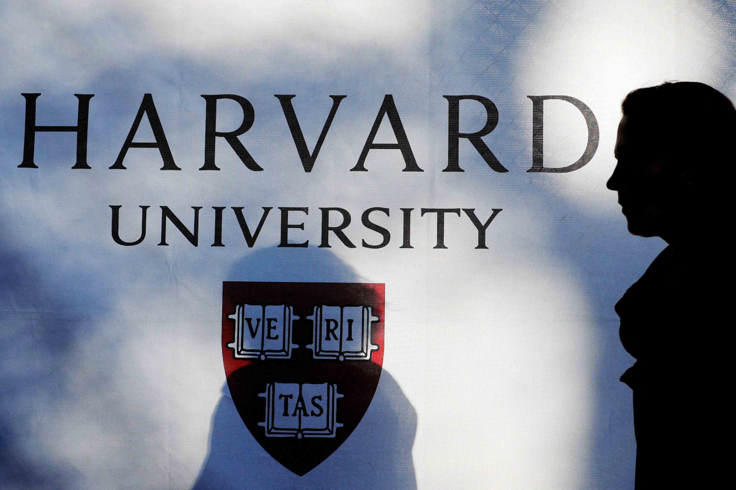 “Bóc phốt” nghịch lý ở Đại học Harvard - Ảnh 1.