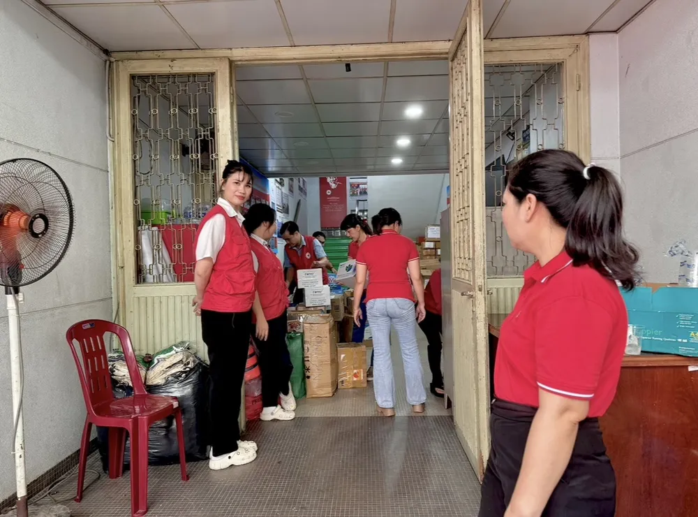 bà con vùng bão (37).jpg