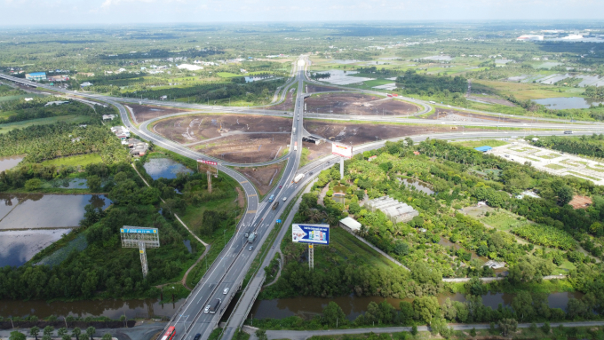 Nút giao cao tốc Trung Lương Mỹ Thuận TP HCM Trung Lương tại xã Châu Thành. Ảnh: Hoàng Nam