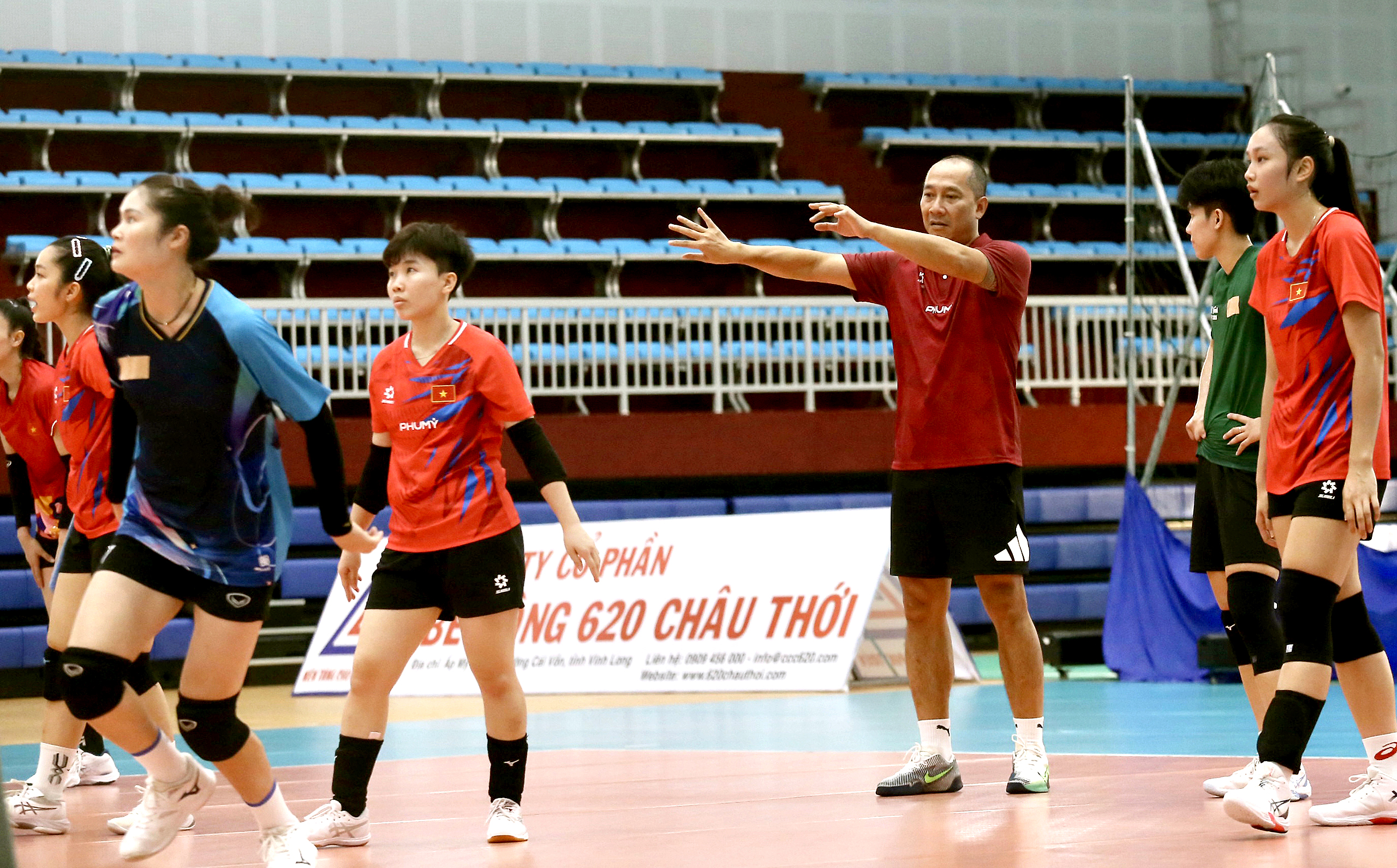 Bóng chuyền nữ Việt Nam: Hướng đến HCV SEA Games - Ảnh 1.