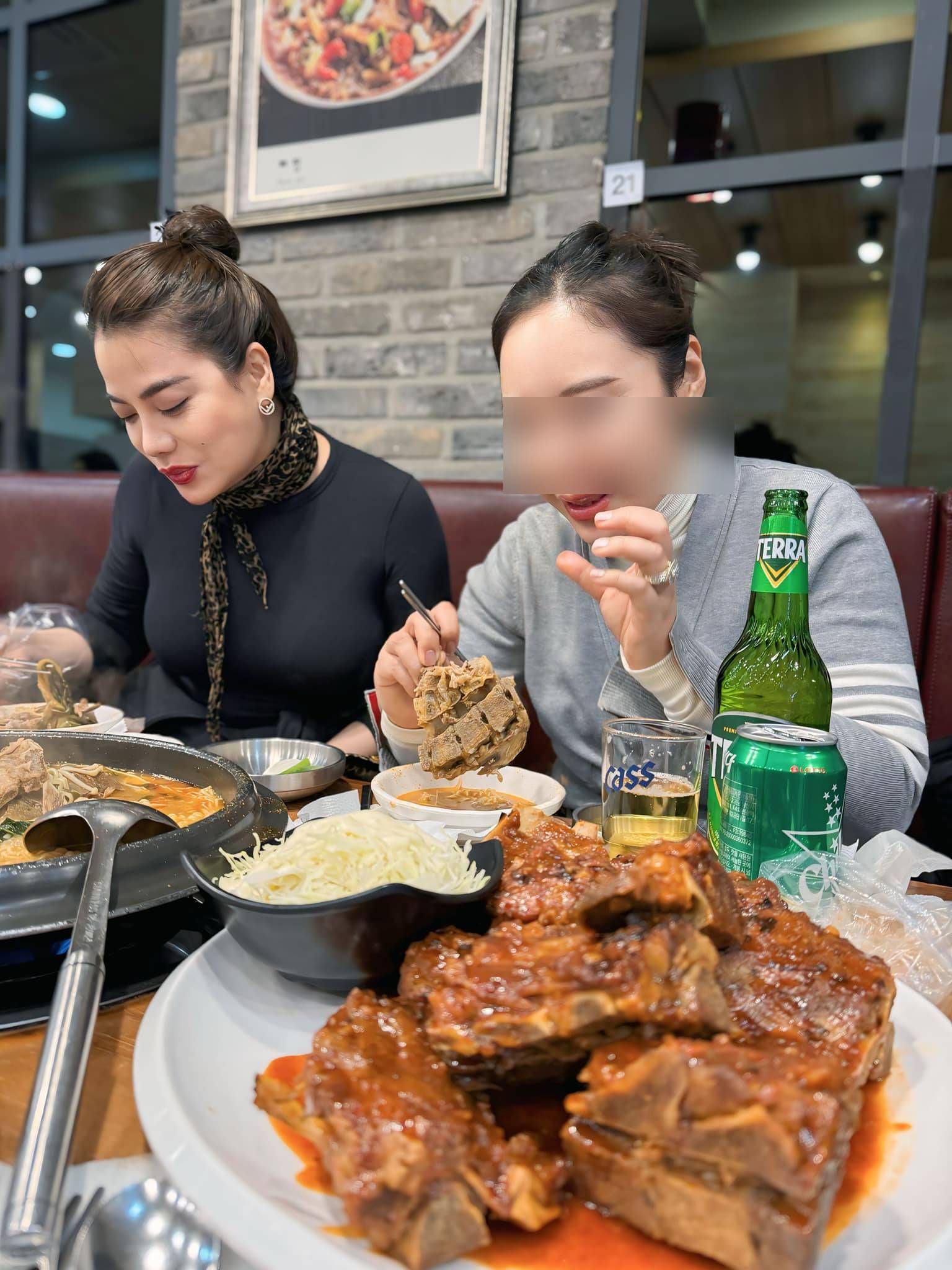 Bữa ăn giàu sang của Trương Ngọc Ánh- Ảnh 1.