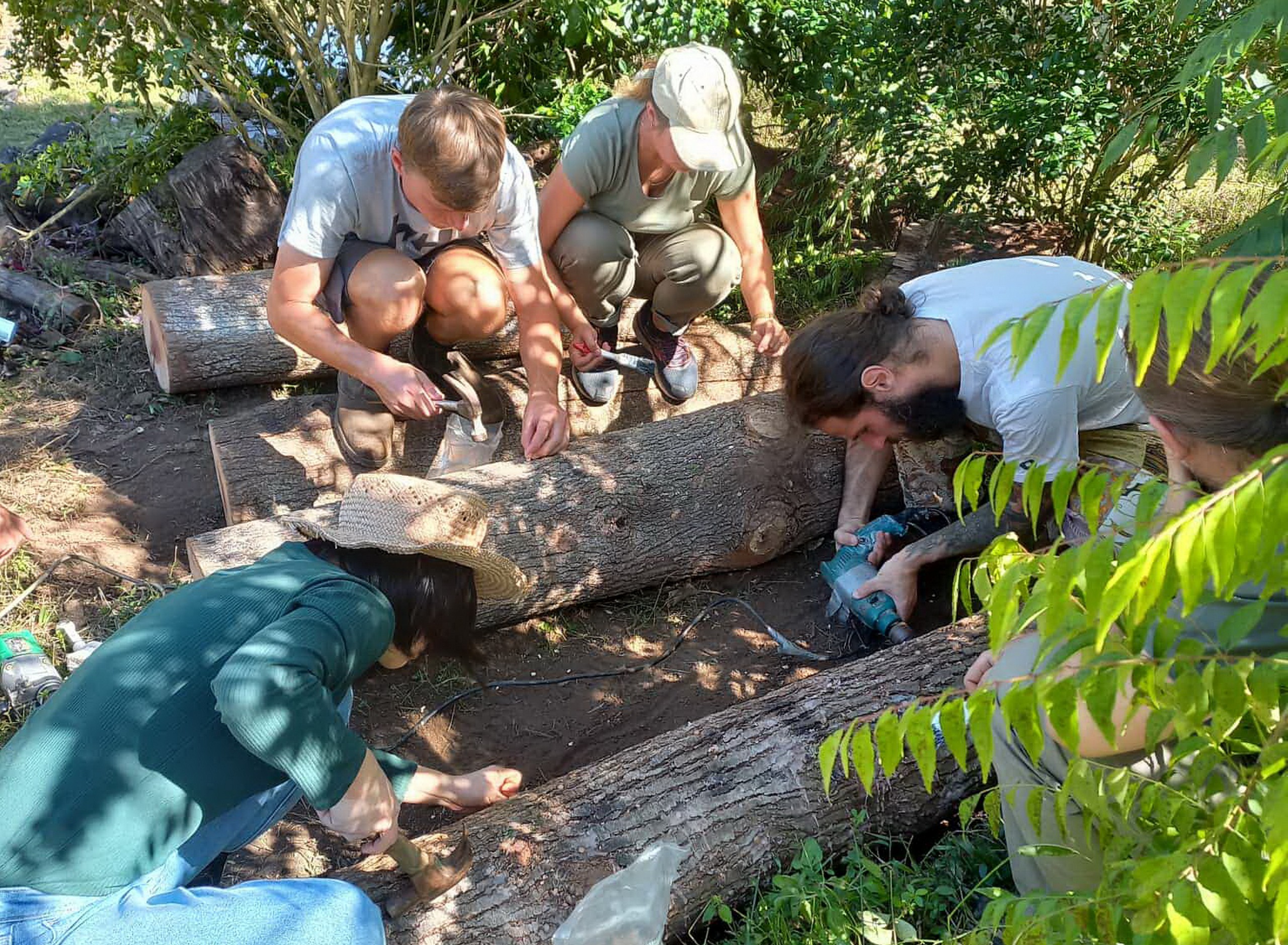 Bùng nổ xu hướng du lịch miễn phí của giới trẻ - Ảnh 1.