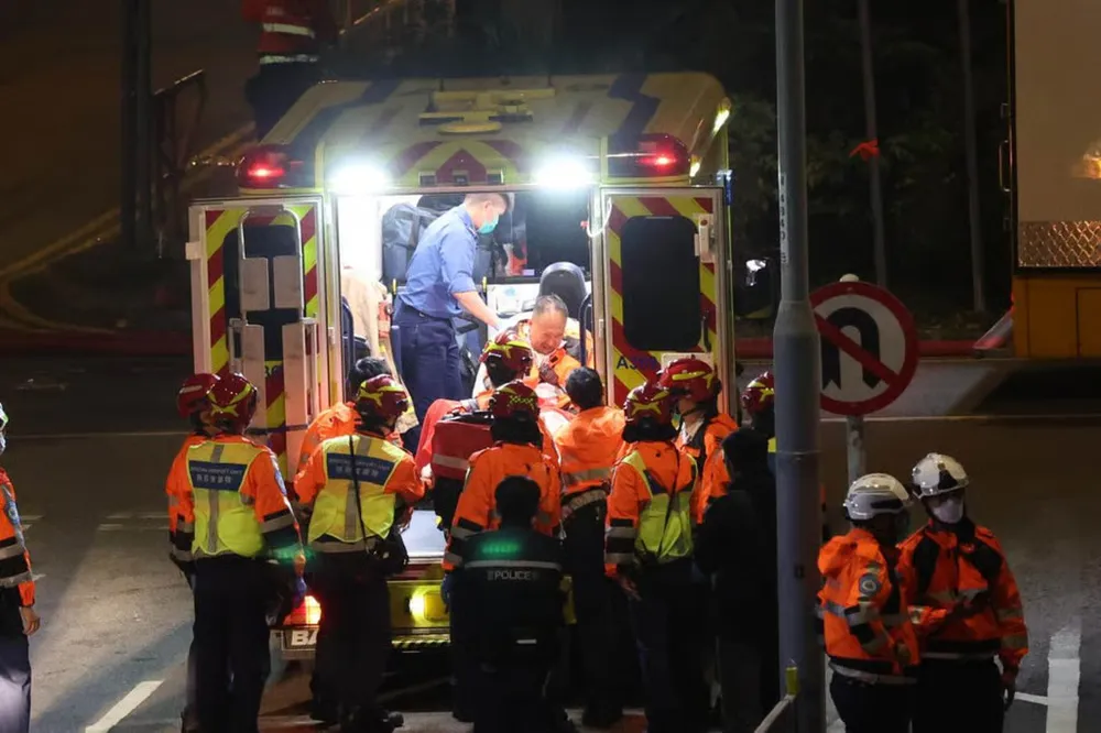 2711 Tất bật cứu chữa, hỗ trợ nạn nhân hoả hoạn kinh hoàng ở Hong Kong_1.jpg