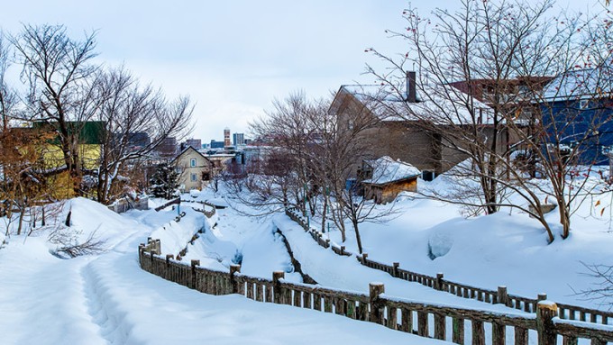 Mùa đông tuyết phủ trắng xóa ở thành phố Saporro. Ảnh: Odynovotours