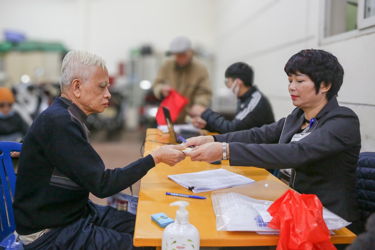 tặng quà - Ảnh 1.