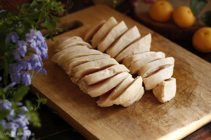 Ức gà giàu protein nạc, không ảnh hưởng đến đường huyết. Ảnh: Bùi Thủy