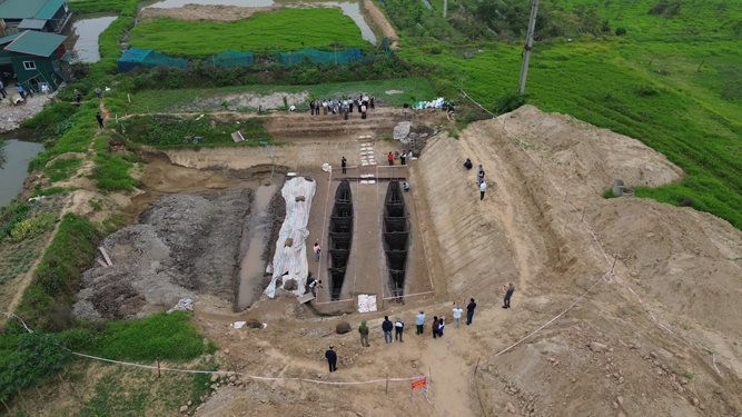 Cải tạo đất để nuôi cá, người dân phát hiện vật lạ dài, báu vật chưa từng thấy trên thế giới lộ diện, công nghệ phân tích có gì?- Ảnh 1.