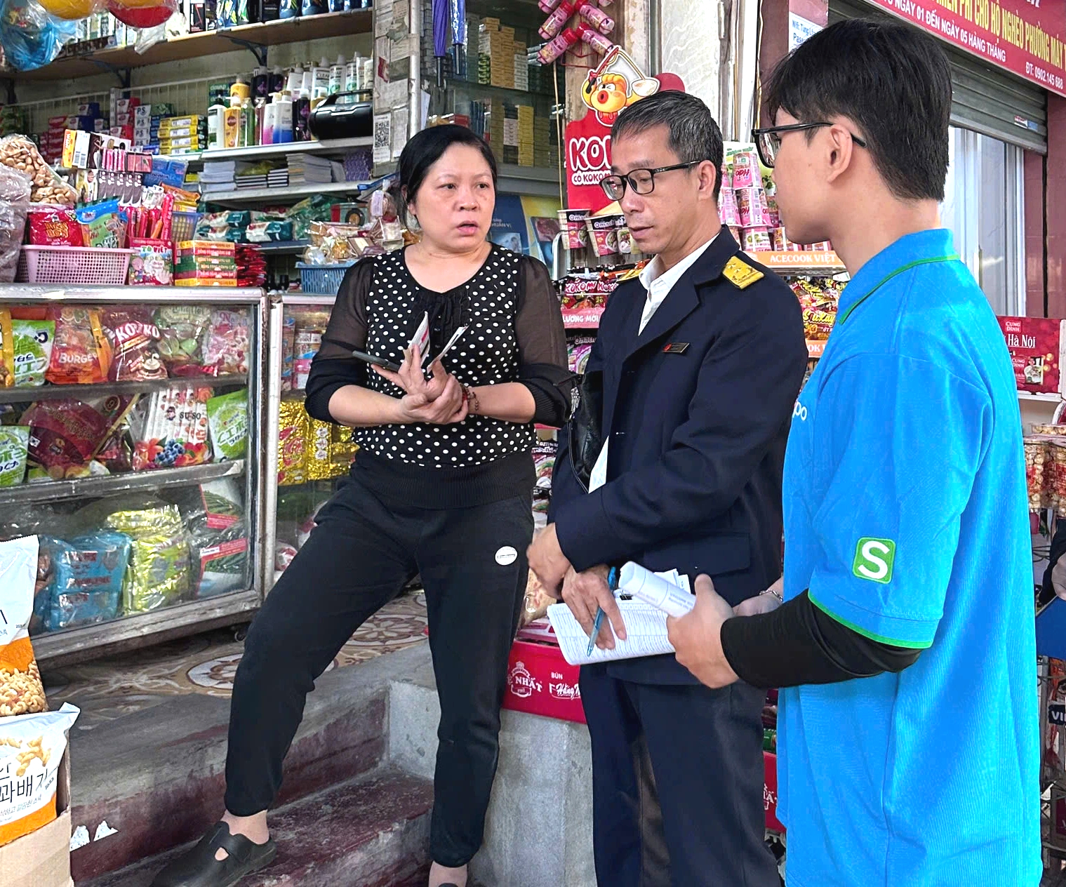 Cấm cán bộ thuế sách nhiễu và nhận quà từ người nộp thuế theo quy định mới - Ảnh 1.