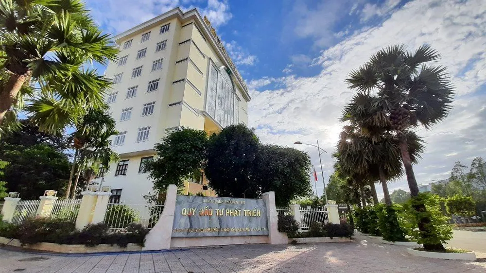 Quỹ Đầu tư phát triển TP Cần Thơ có 6 khách hàng quá hạn với tổng dư nợ xấu lên tới 118,2 tỉ đồng, chiếm tỉ lệ 45,19% tổng dư nợ.Ảnh: CHÂU ANH Cần Thơ: Hợp nhất hàng loạt quỹ tài chính, nợ xấu tăng cao