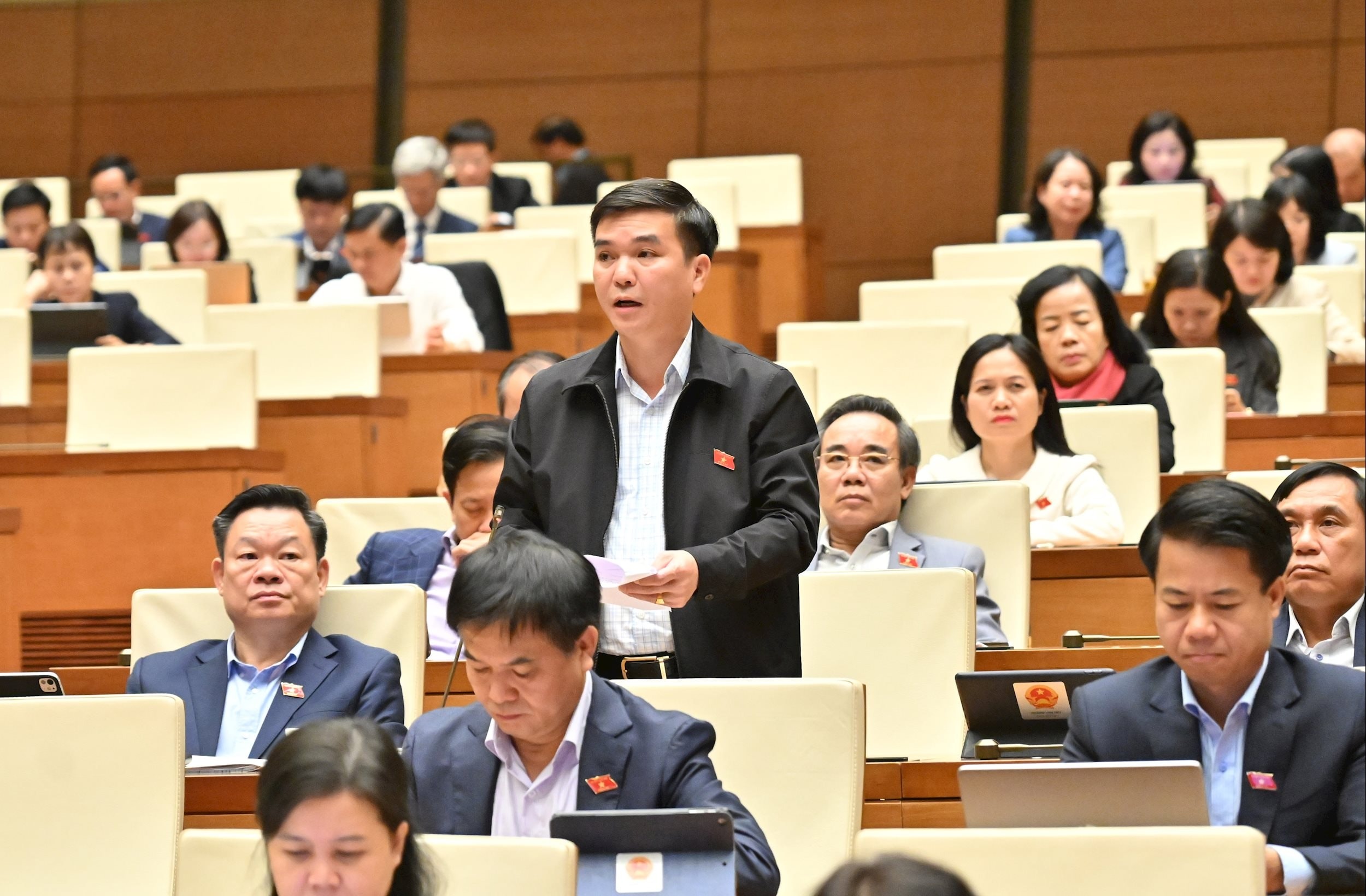 Cần cấm tuyệt đối ép mua bảo hiểm khi vay ngân hàng - Ảnh 1.