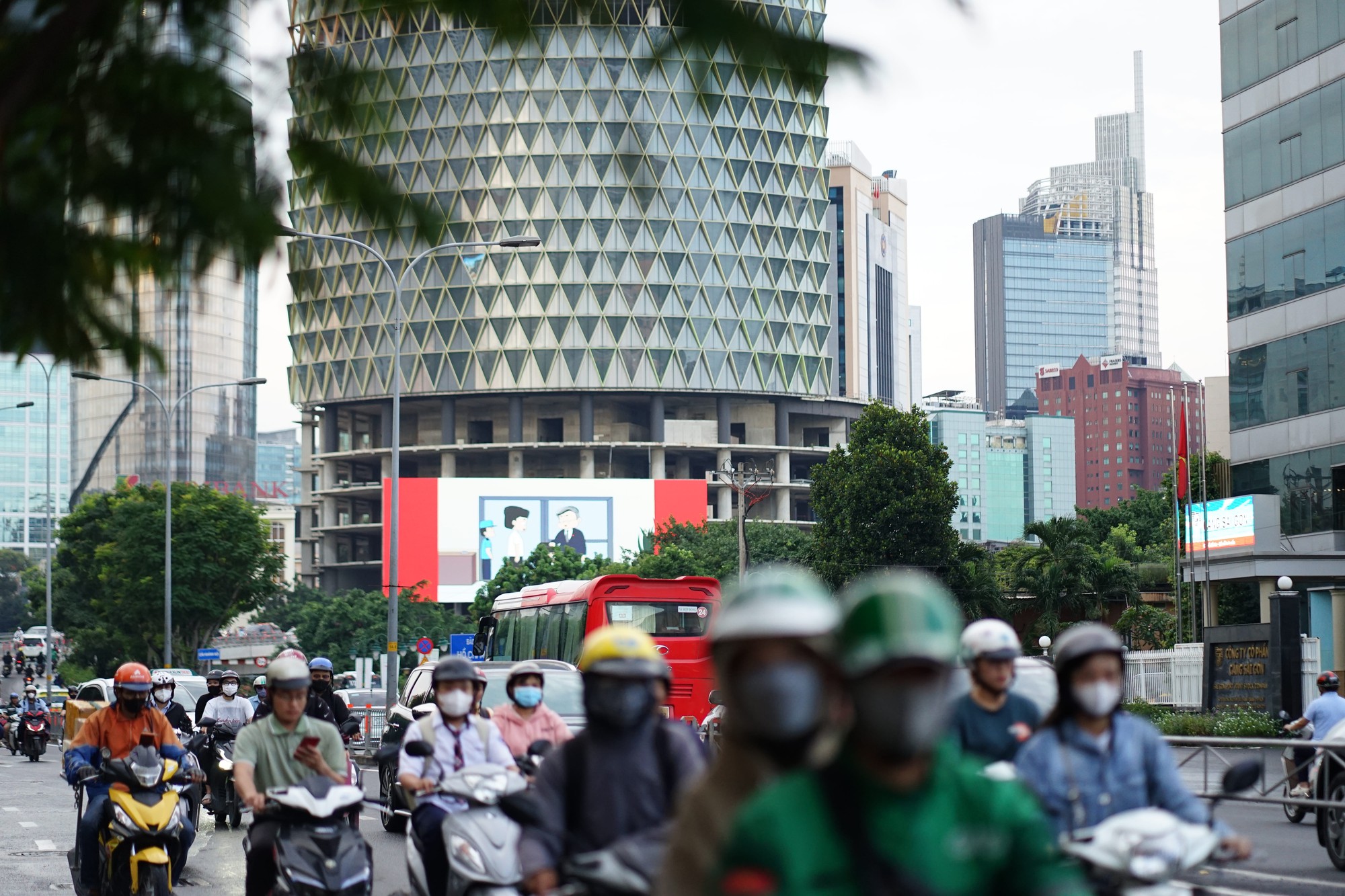 Cận cảnh cao ốc vị trí 'kim cương' được bà Trương Mỹ Lan xin tiếp tục đầu tư từ trại giam- Ảnh 1.