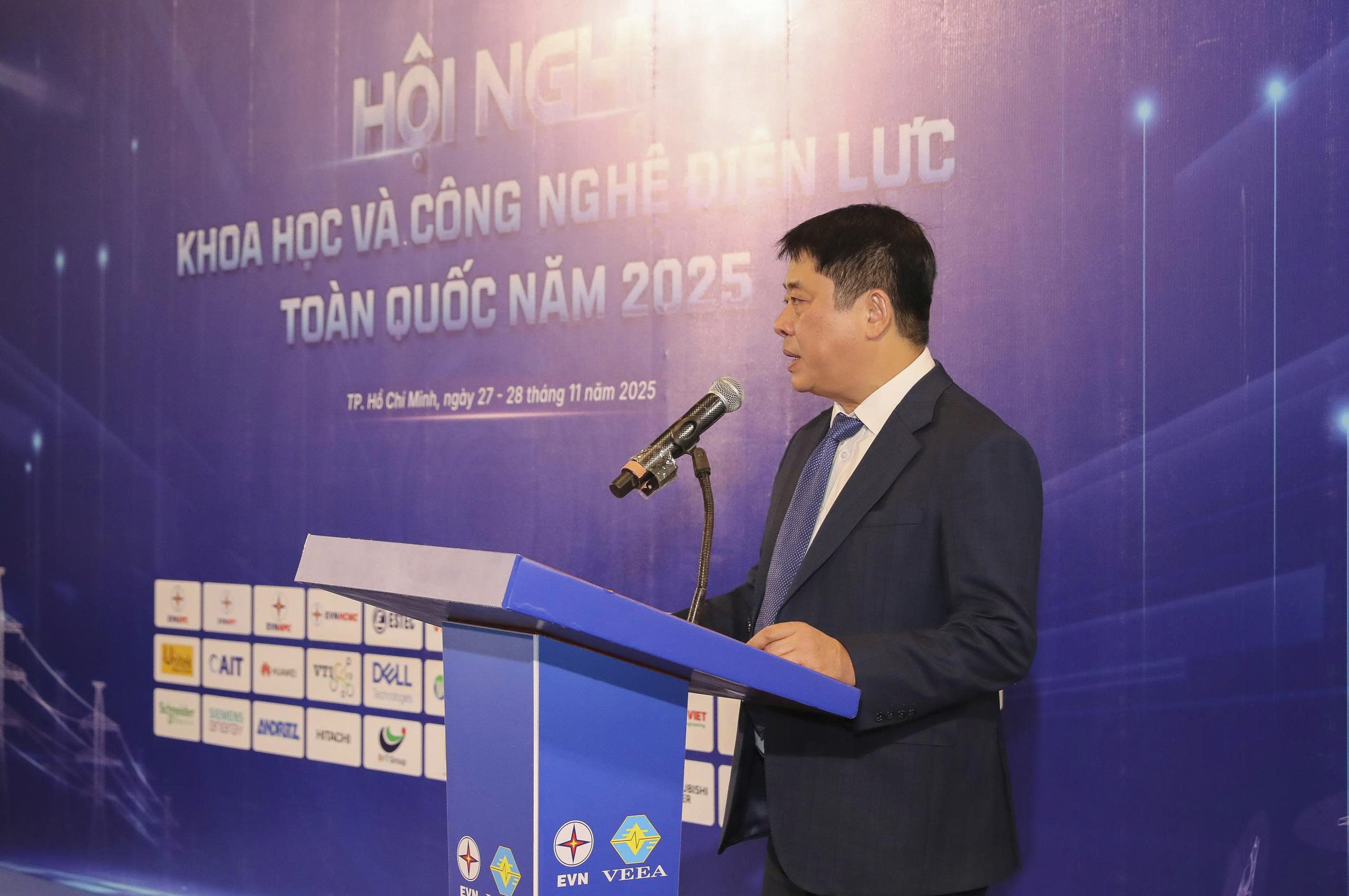 Cận cảnh đội quân không người lái trong ngành điện Việt Nam tại Techshow 2025 - Ảnh 1.