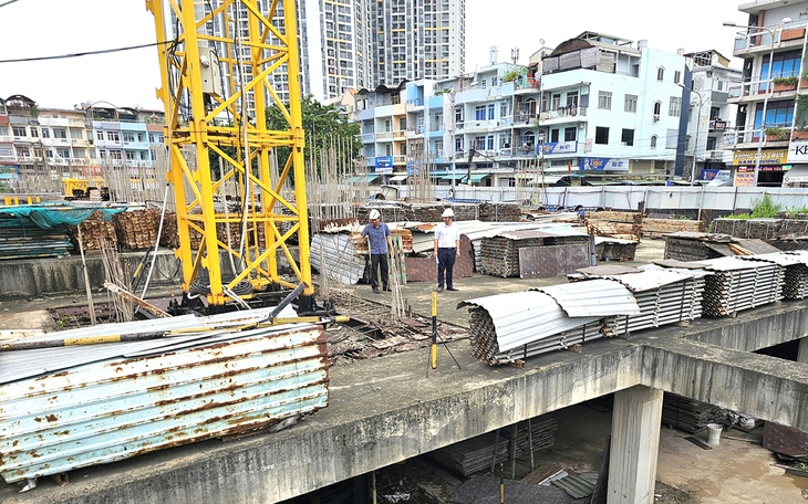 Vì sao giá căn hộ tăng ‘ngỡ ngàng’, 500 triệu/m² vẫn không sờ tay vào được? - Ảnh 2.