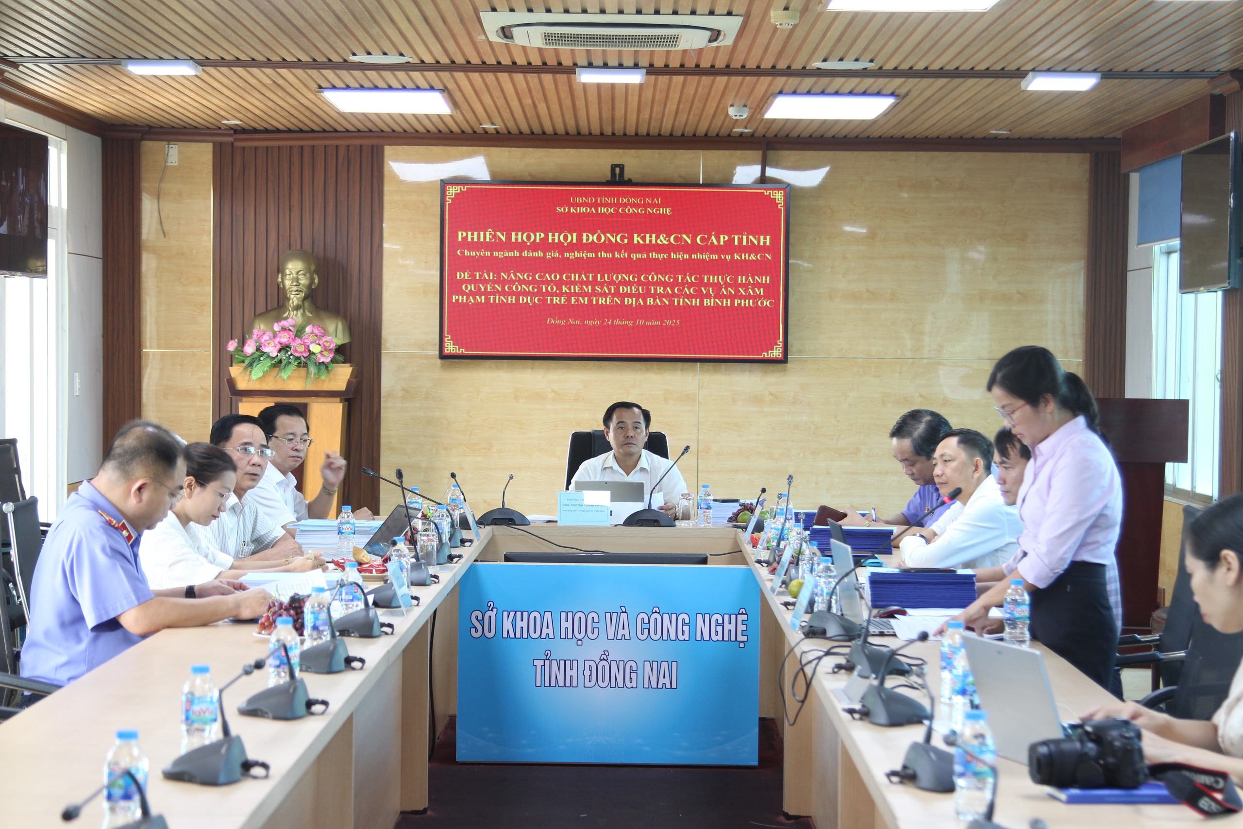 Cần quy định cấm 'dụ dỗ trẻ em' để ngăn ngừa 'xâm hại tình dục trẻ em'- Ảnh 1.