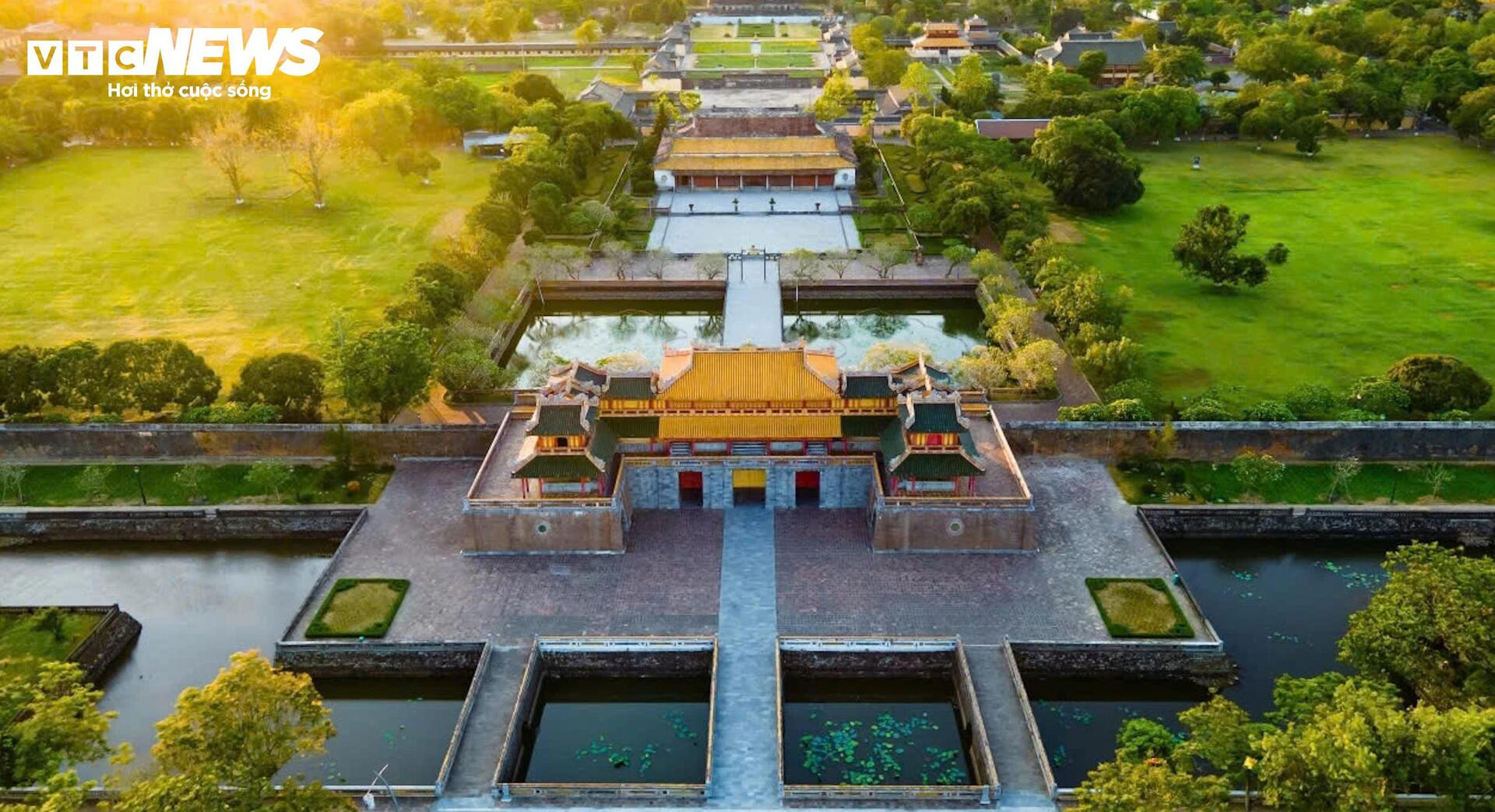 Cảnh hư hại trên Hoàng thành triều Nguyễn sau đợt mưa lũ lịch sử- Ảnh 1.