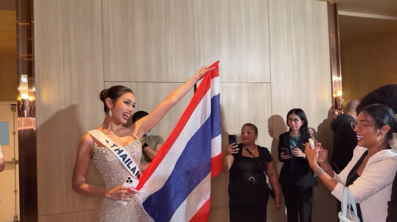 Cảnh tượng hỗn loạn ở Hoa hậu Hoàn vũ 1 Cảnh tượng hỗn loạn ở Hoa hậu Hoàn vũ - 1