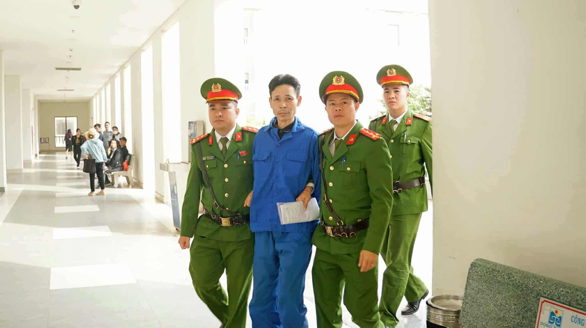 Hoãn tòa xử bị cáo tưới xăng vào quán cà phê phóng hoả làm 11 người tử vong - Ảnh 1.