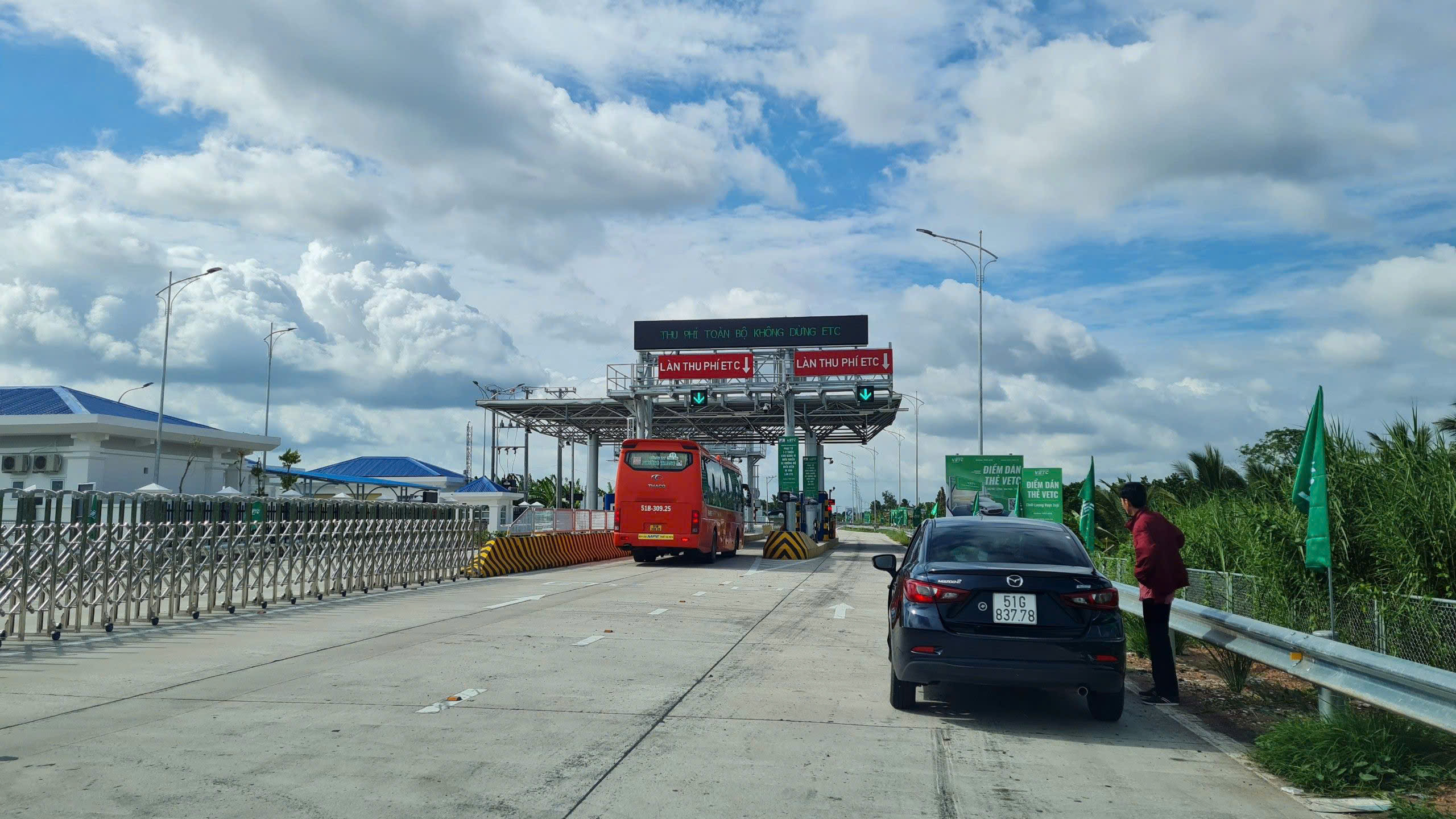 Cao tốc Trung Lương - Mỹ Thuận tăng phí 8 - 15%, xe qua lại tốn bao nhiêu?- Ảnh 1.