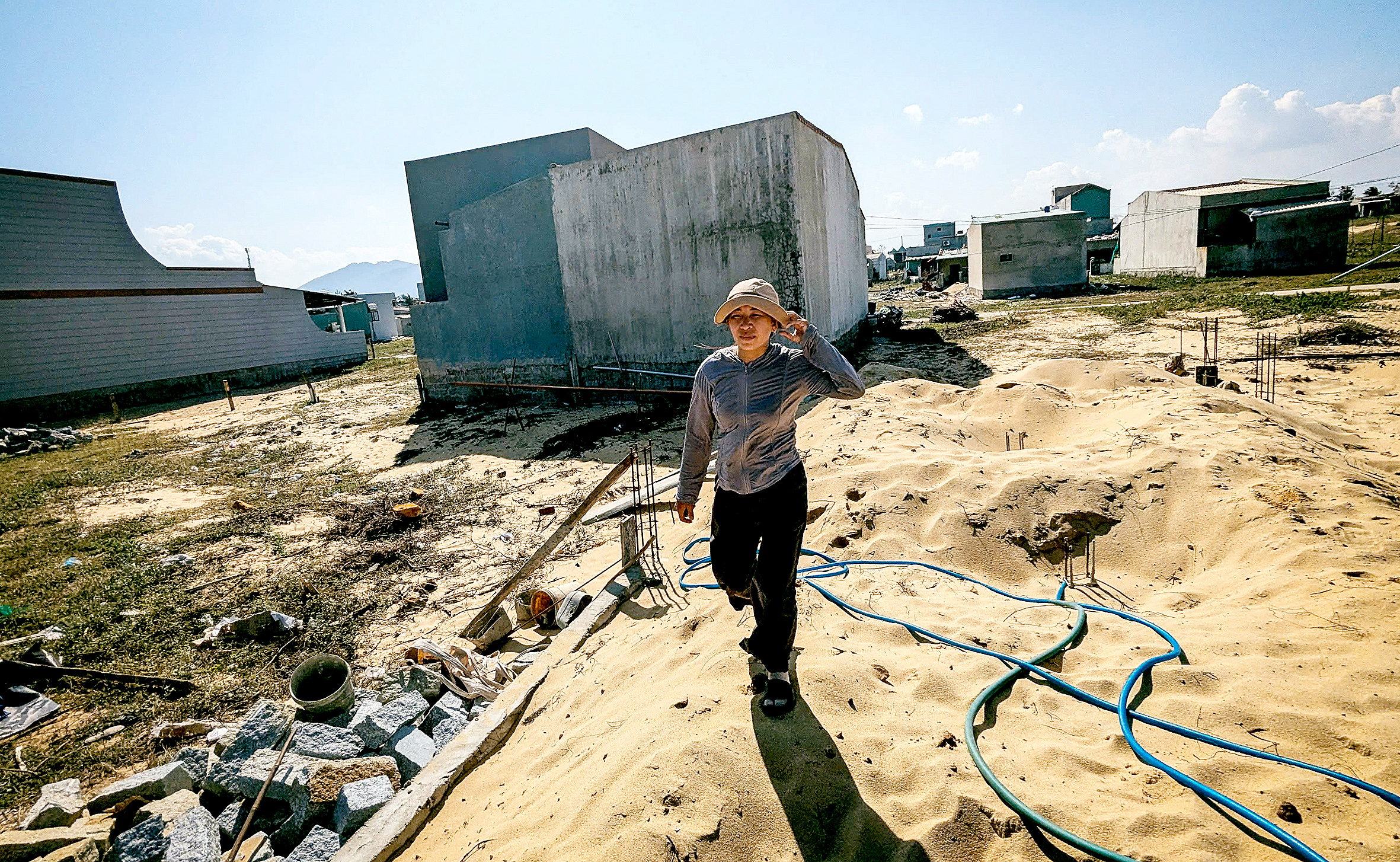 Cấp đất, dựng nhà mới cho dân vùng tâm bão trước Tết - Ảnh 1.