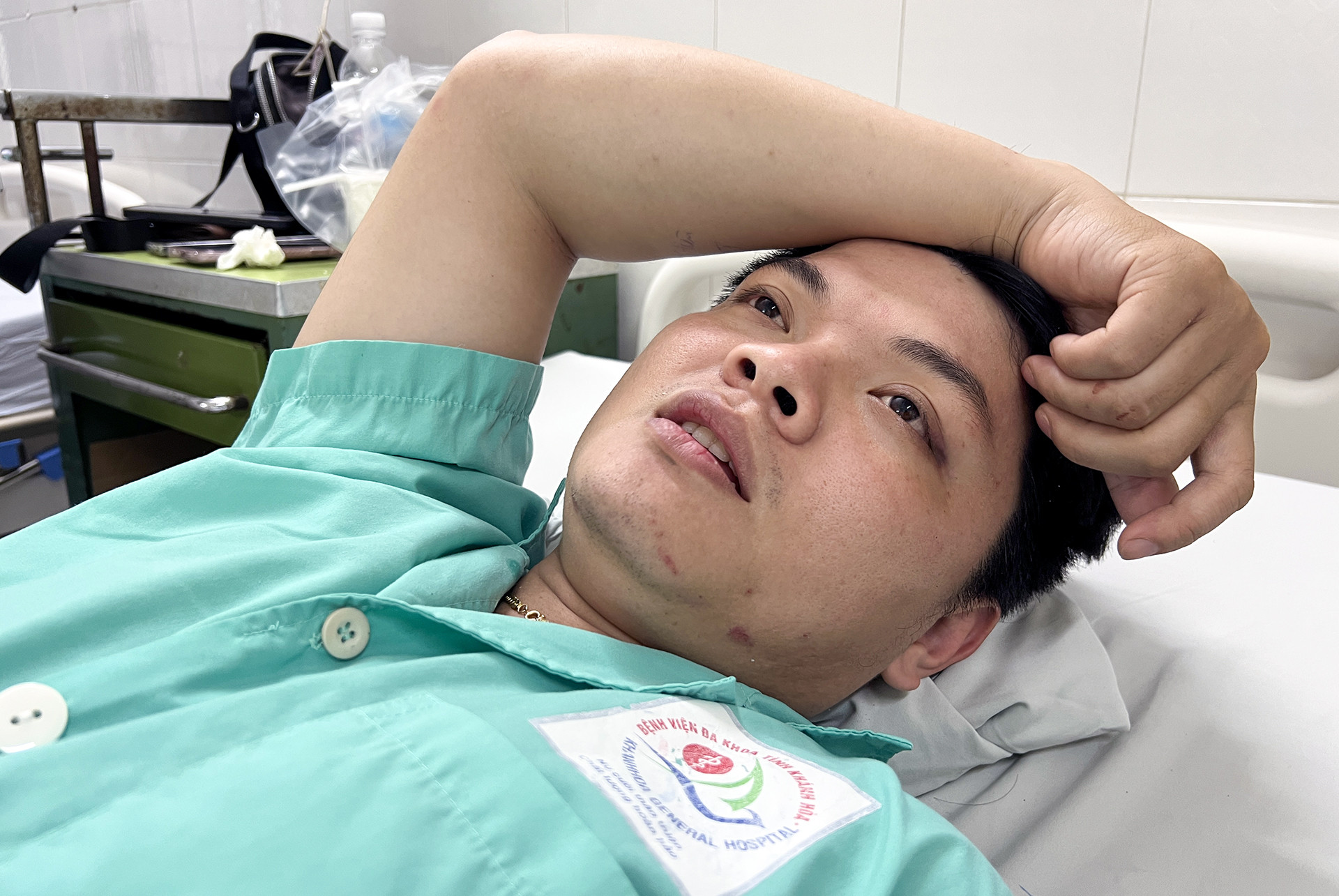 Vụ đá đè xe khách khiến 6 người chết: Cặp đôi đi trăng mật, cứ ngỡ “thế là hết rồi”- Ảnh 1.