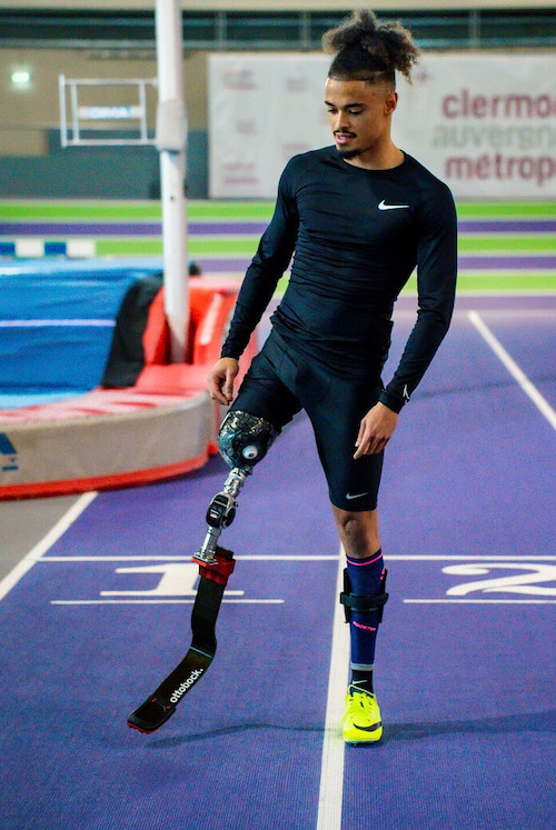 Flavio tập luyện thể thao với chiếc chân giả. Ảnh: Ban tổ chức cung cấp