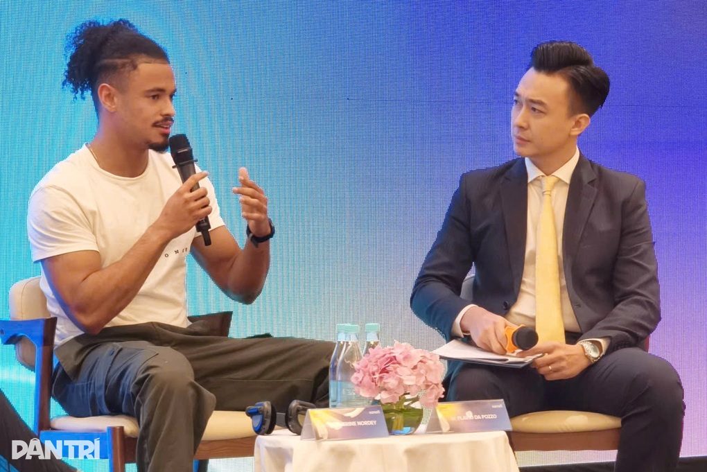 Cầu thủ bóng đá phải cắt chân vì căn bệnh hiểm dễ gây tử vong trong 24 giờ - 1