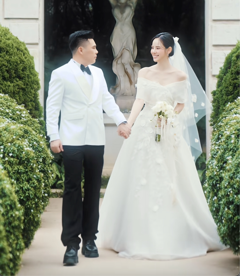 Chan dung thieu gia Viet cuoi my nhan co nu