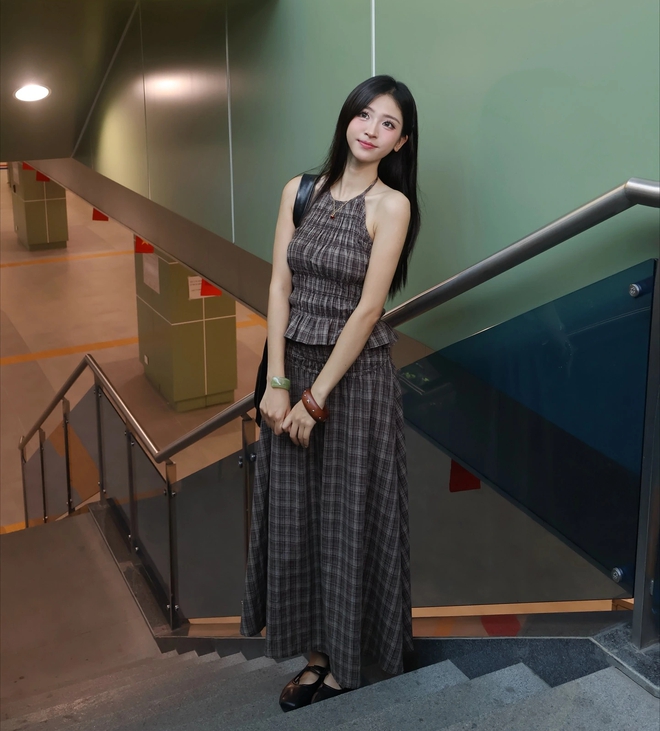 Chân váy cổ điển giúp nàng nổi bật cả ngày, đi làm đi chơi đều đẹp- Ảnh 6.