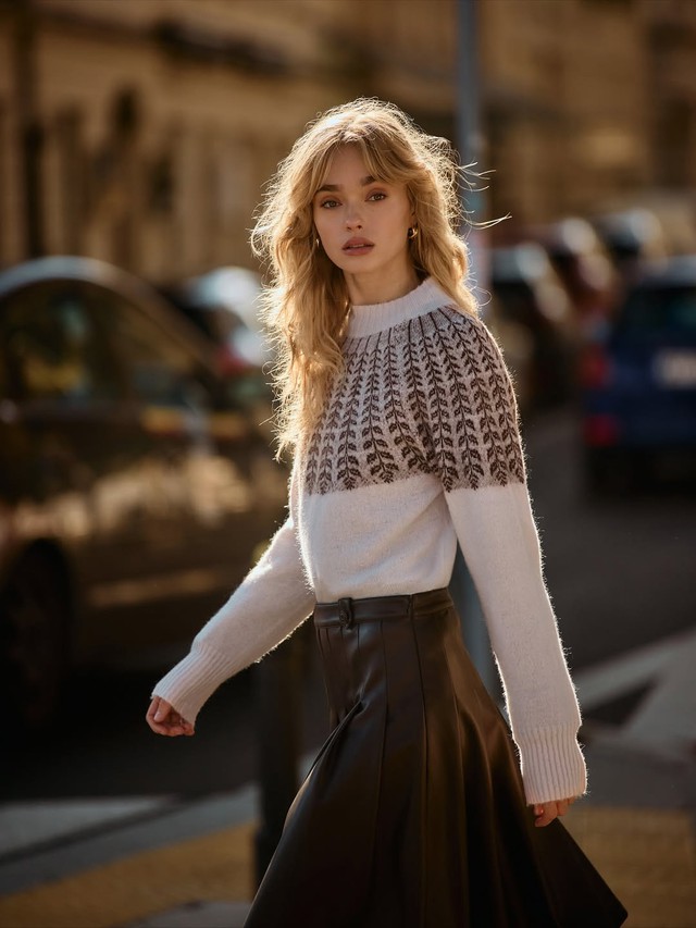 Chân váy cổ điển giúp nàng nổi bật cả ngày, đi làm đi chơi đều đẹp- Ảnh 1.