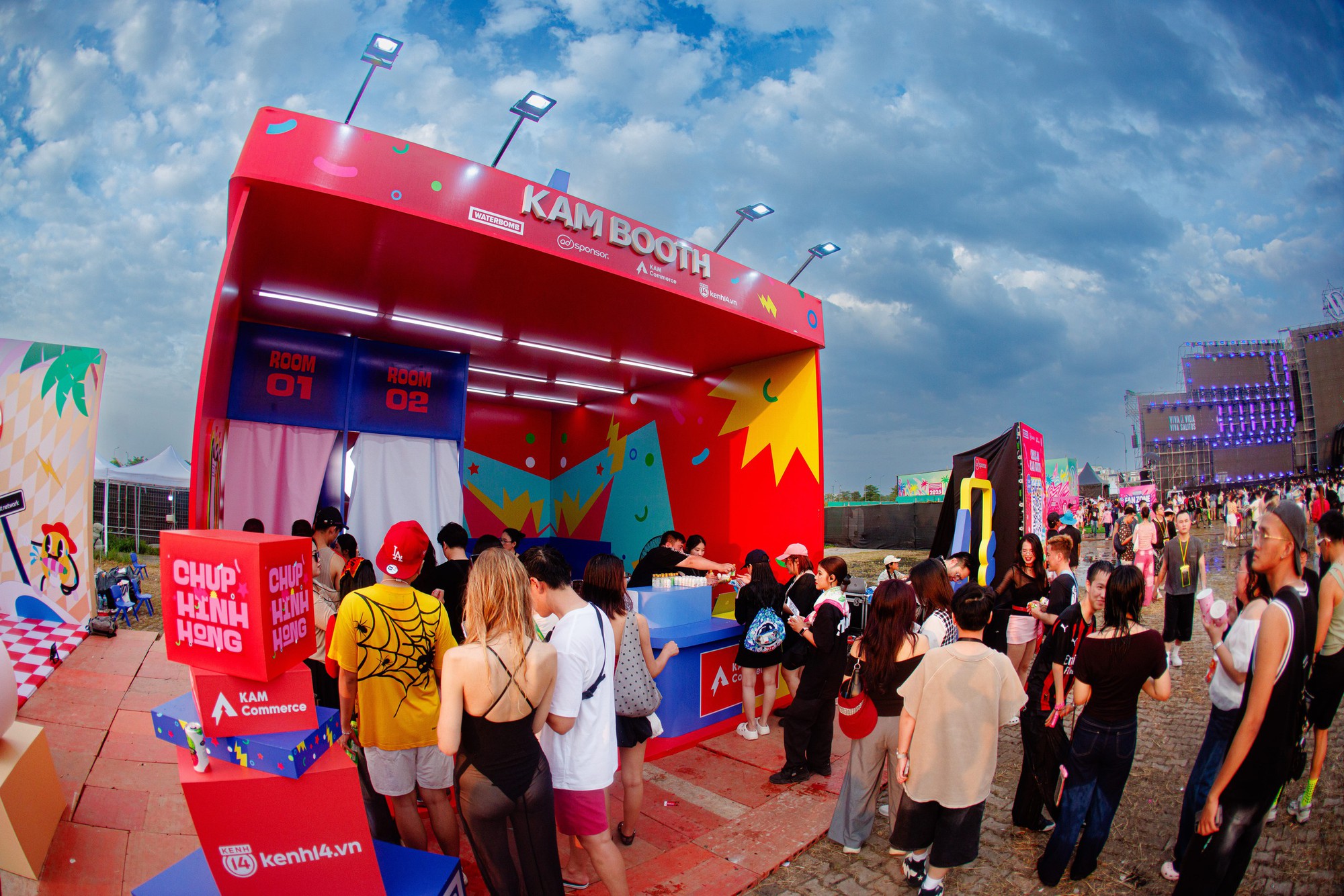 Bí kíp 'làm giàu' kỷ niệm tại WATERBOMB: Check-in KAM Booth, ảnh đẹp lấy ngay và phần thưởng giá trị không thể bỏ lỡ!- Ảnh 1. Bí kíp 'làm giàu' kỷ niệm tại WATERBOMB: Check-in KAM Booth, ảnh đẹp lấy ngay và phần thưởng giá trị không thể bỏ lỡ!- Ảnh 1.
