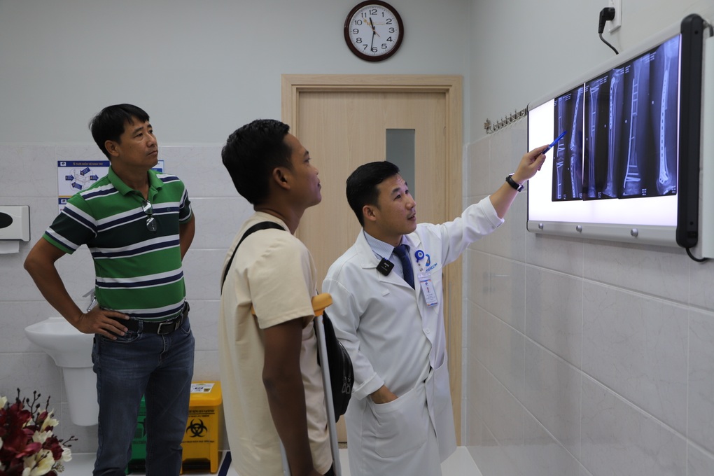 Chỉ một động tác sai, bong gân cổ chân có thể thành chấn thương nặng - 1