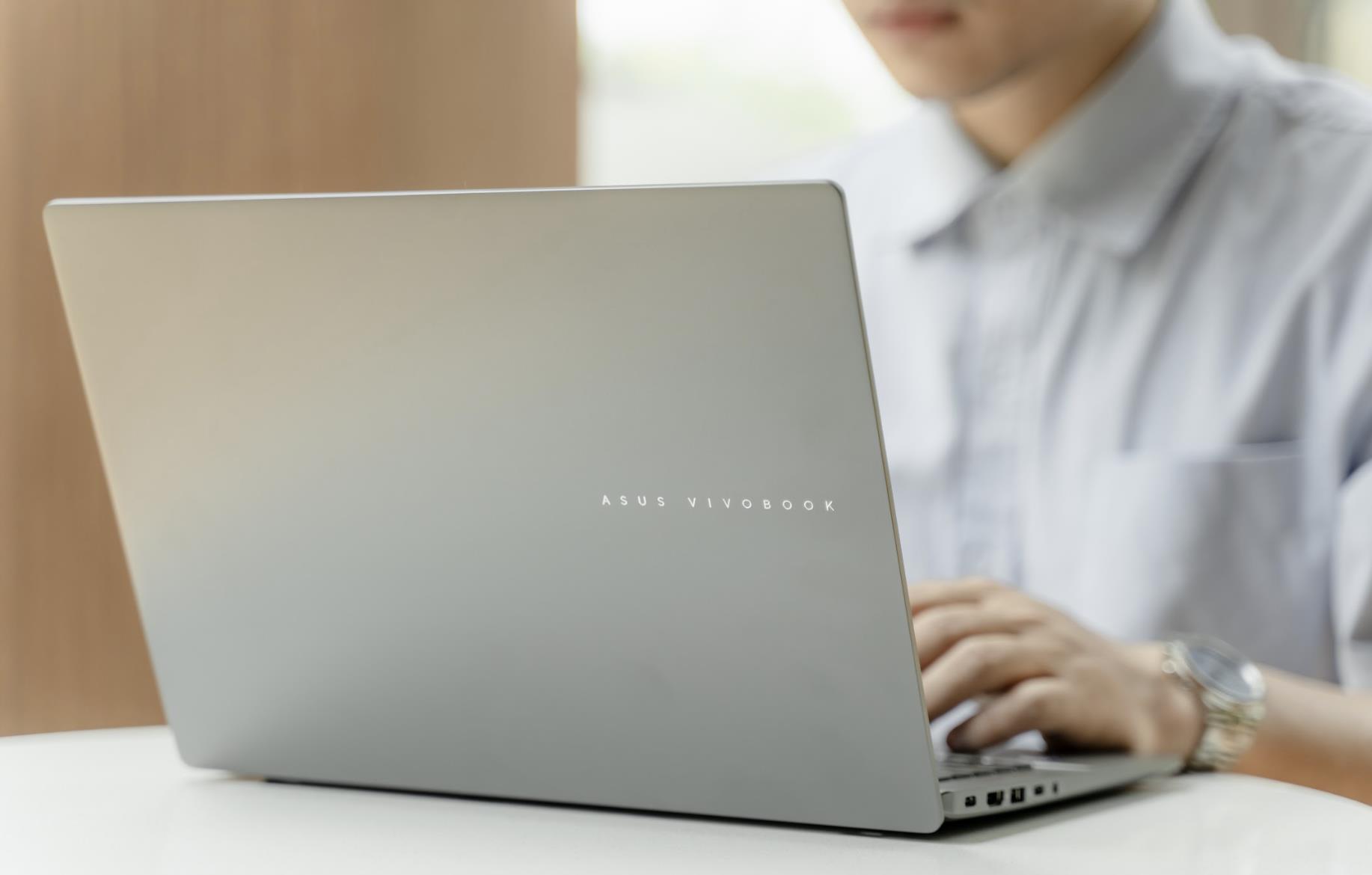 Chiếc laptop giúp bạn vững vàng đi qua 4 năm đại học- Ảnh 1.