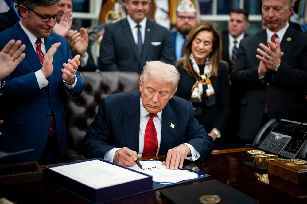 Ông Trump ký chấm dứt đợt đóng cửa chính phủ dài nhất lịch sử Mỹ.jpg