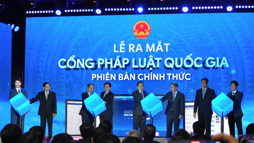 Chính thức ra mắt Cổng pháp luật quốc gia. Ảnh: Hoàng Huy Cổng pháp luật.JPG