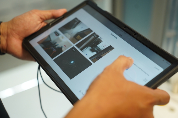 Robot được lập trình, điều khiển từ xa bằng máy tính. Ảnh: Bệnh viện cung cấp