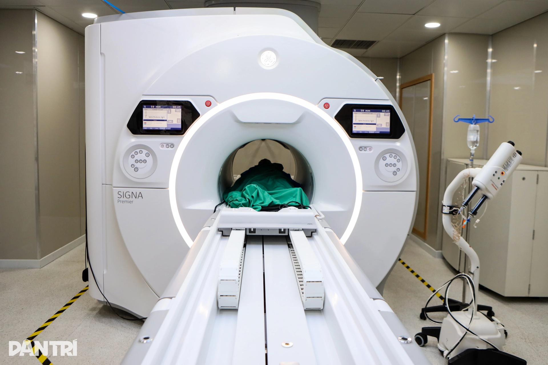Chợ Rẫy vận hành máy MRI hiện đại nhất phía Nam, chụp nhanh gấp đôi - 1