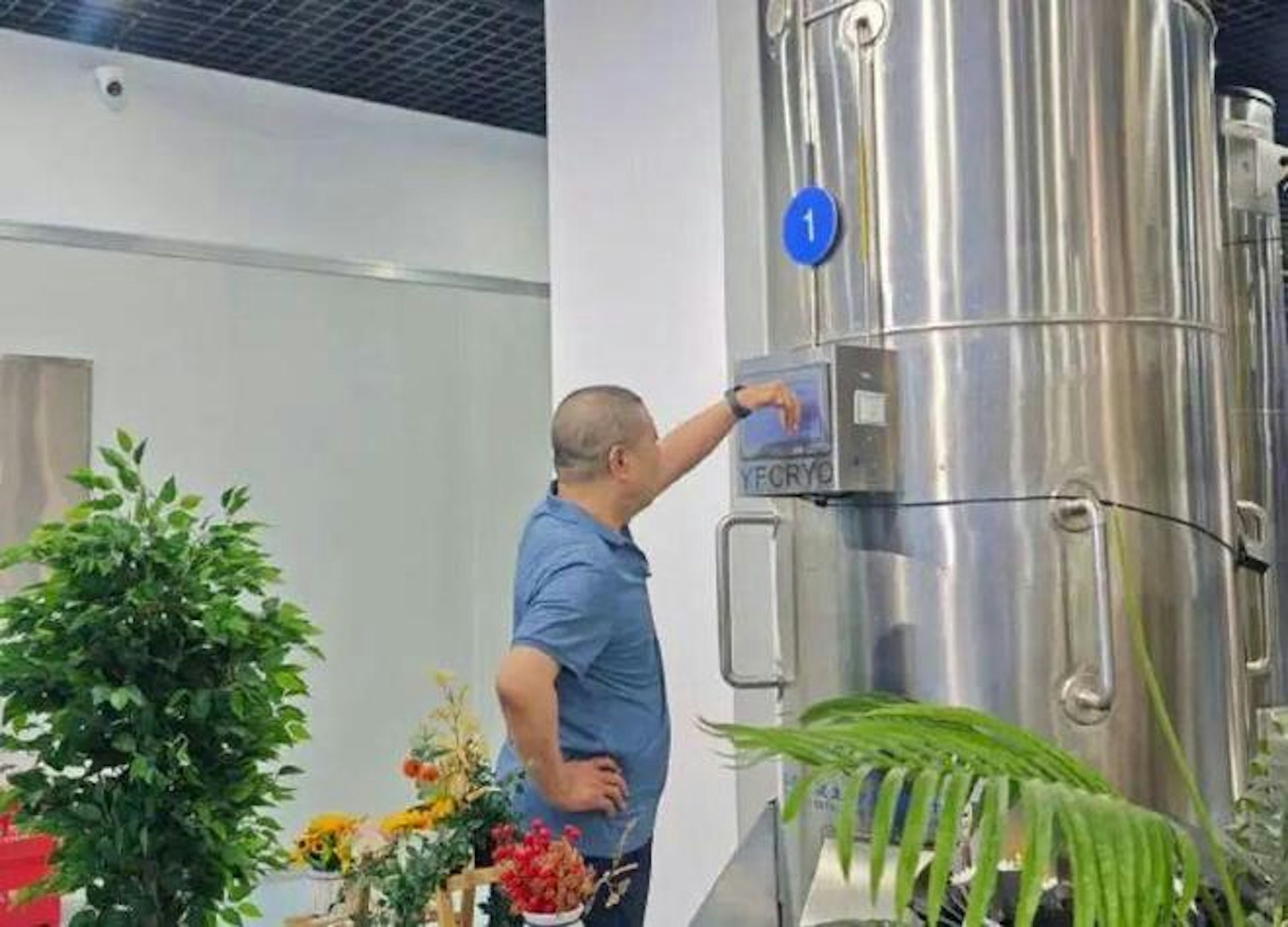 Chồng bảo quản đông thi thể vợ suốt 8 năm với hy vọng “hồi sinh”, tình trạng hiện tại ra sao?- Ảnh 1.