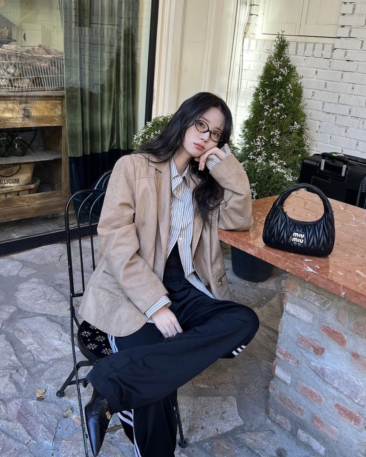 Chồng kiếm 100 triệu/tháng, chỉ đưa vợ 10 triệu không hơn- Ảnh 1. Chồng kiếm 100 triệu/tháng, chỉ đưa vợ 10 triệu không hơn- Ảnh 1.