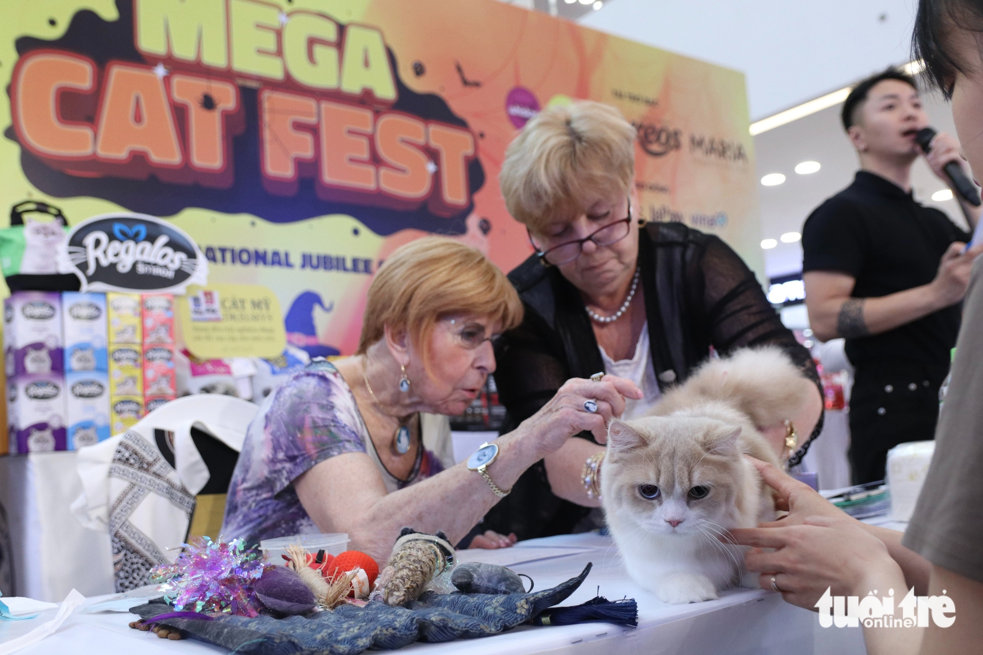 Chú mèo xấu nhất thế giới 'dắt' cả gia đình đến TP.HCM thi Hoa hậu mèo quốc tế Việt Nam 2025 1 mèo - Ảnh 1.