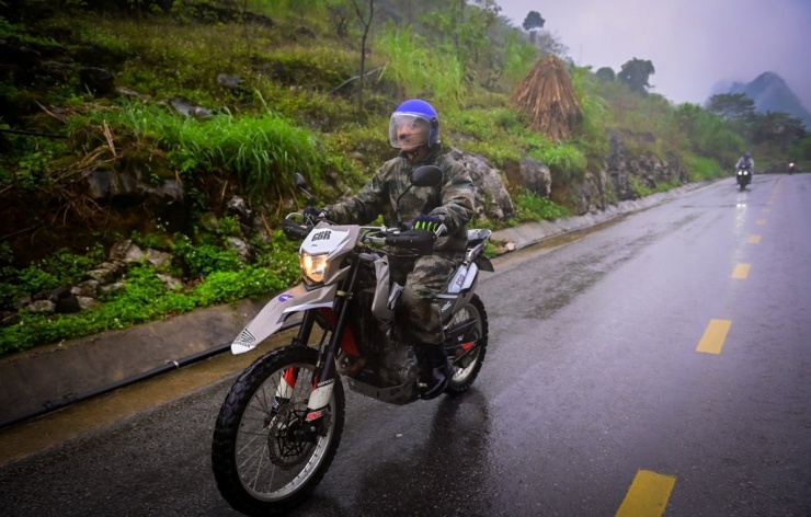 Chủ tịch Trần Hùng Huy chinh phục cung đường hiểm trở ở Hà Giang - 1