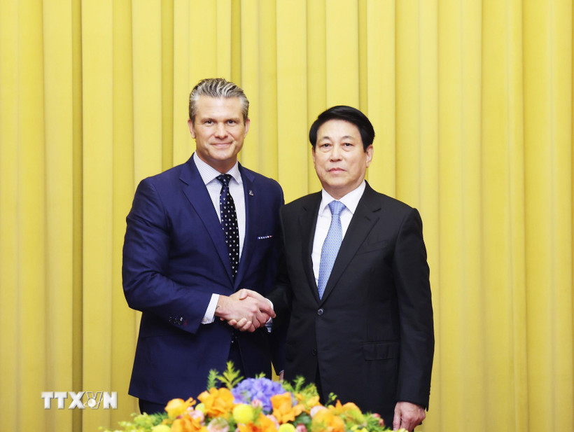 Chủ tịch nước Lương Cường tiếp Bộ trưởng Bộ Chiến tranh Mỹ - Ảnh 1.