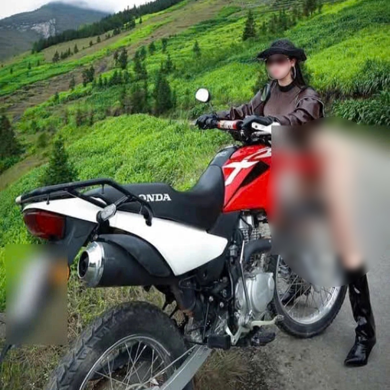 Bức ảnh cô gái trong trang phục phản cảm ở Tuyên Quang: Chủ xe lên tiếng bất ngờ- Ảnh 1.