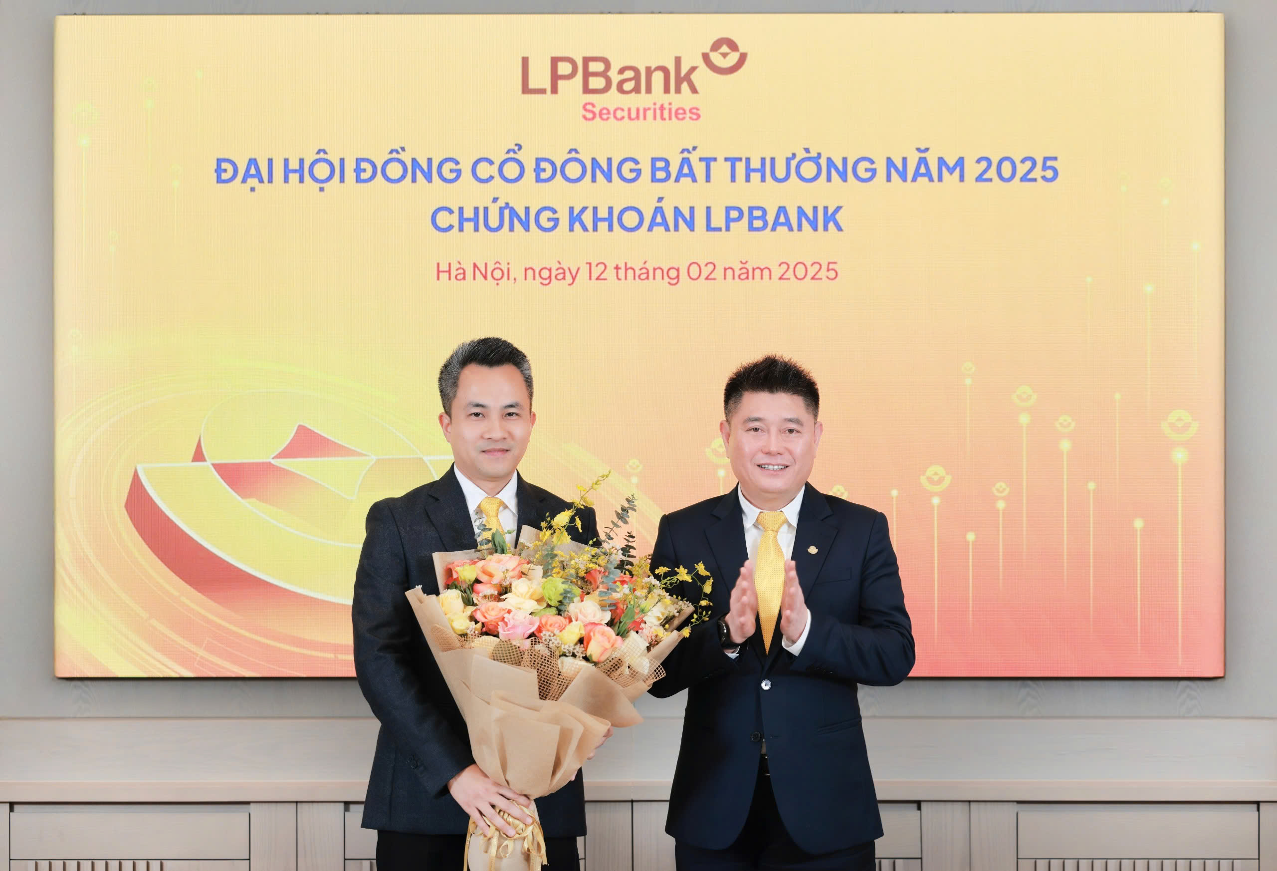 Chứng khoán LPBank bị phạt vì nhiều vi phạm, có lỗi liên quan hồ sơ trái phiếu của LPBank - Ảnh 1.