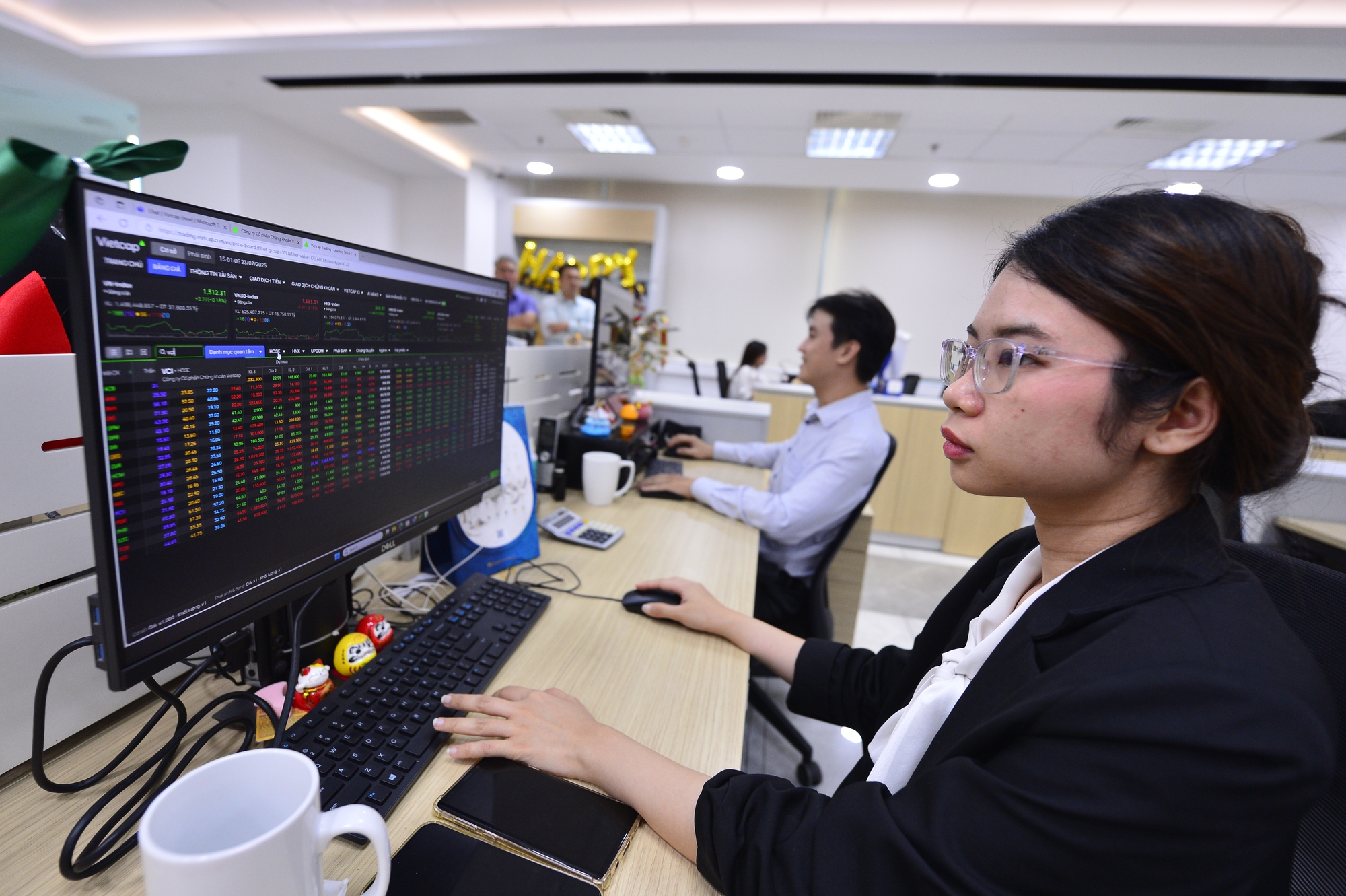 Chứng khoán tuần mới: Nhiều cổ phiếu thoát khỏi vùng quá bán, bao giờ chỉ số đảo chiều? 1 chứng khoán - Ảnh 1.