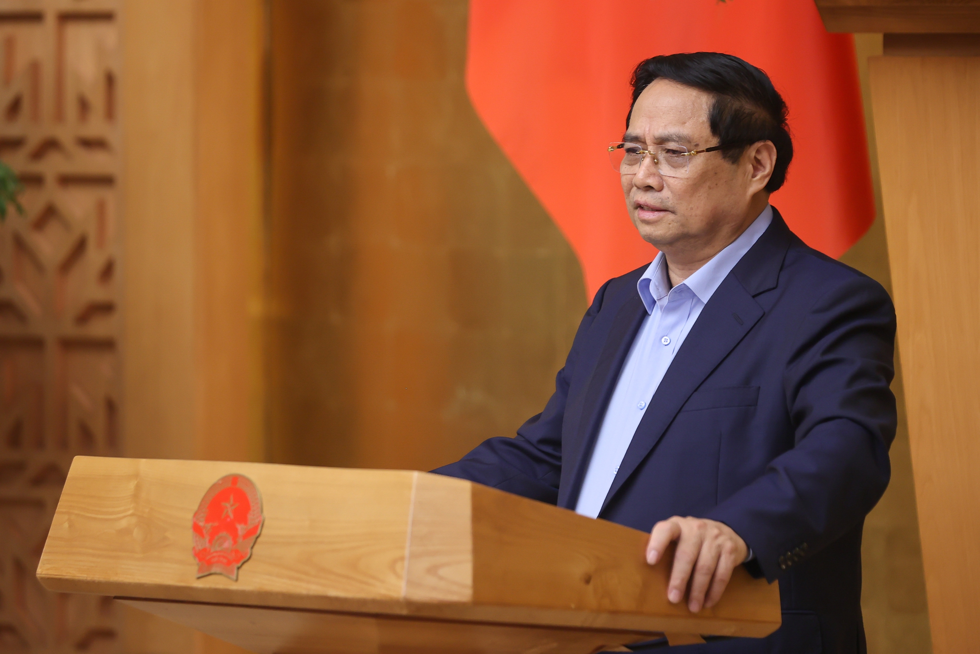 Thủ tướng trăn trở: 'Giá vàng biến động mạnh, giá nhà đất còn cao' - Ảnh 1.