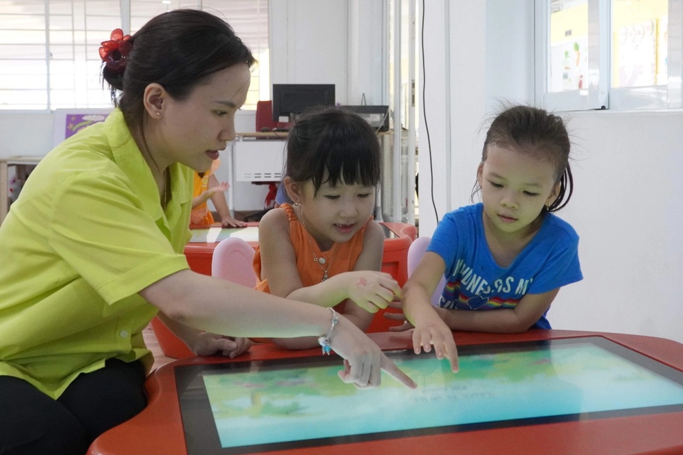 Chuyển đổi số trong giáo dục: Bắt đầu từ nội dung số và người thầy số - 1