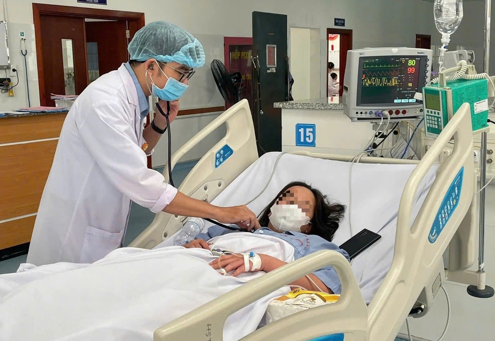Cô gái 19 tuổi ba lần sốc nặng, suýt qua đời vì sốt xuất huyết - 1
